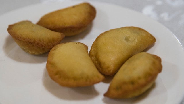 A plate of meat pie served as appetizer at Mama Susu's. Photo: Ben Cleeton