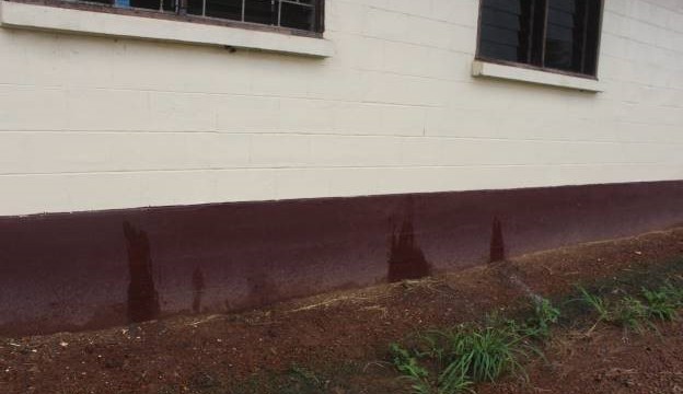 A wet wall resulting from public urination. Photo: Jefferson Krua